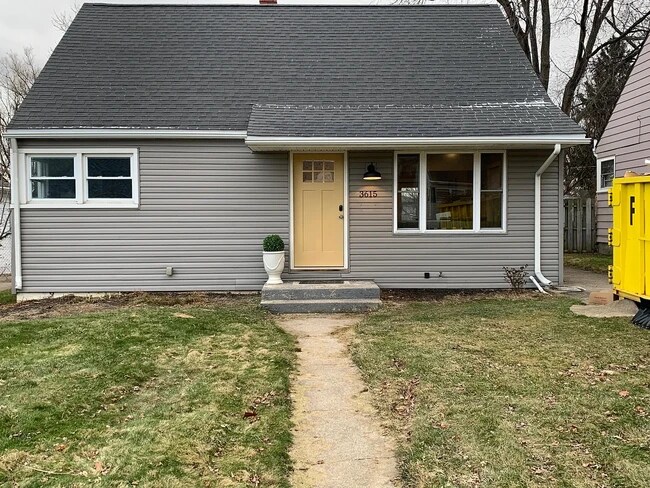 Building Photo - 3615 Oakwood St