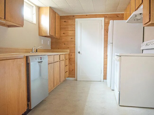 Building Photo - 1609 13th Avenue - B