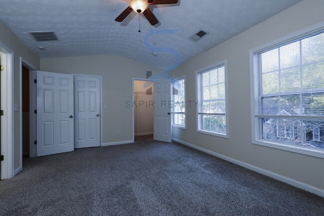 Foto del edificio - 790 Celeste Ln