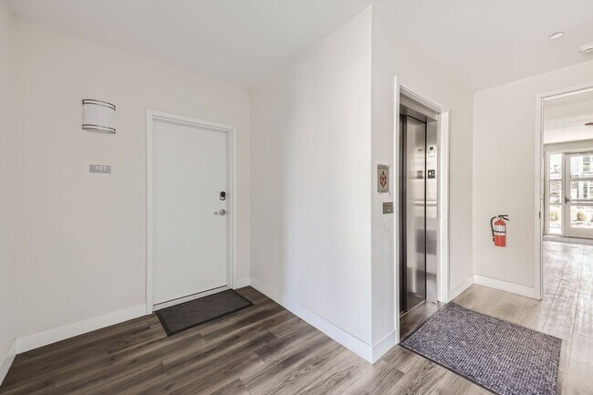 Foto del edificio - Modern & Cozy 1-Bedroom Furnished Condo