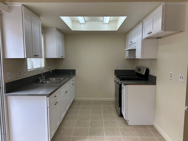 Foto del edificio - 2 Bedroom 1.5 Bath Townhome in Westminster
