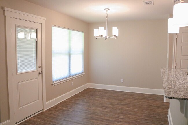 Foto del edificio - 5421 Meadow Ridge Dr