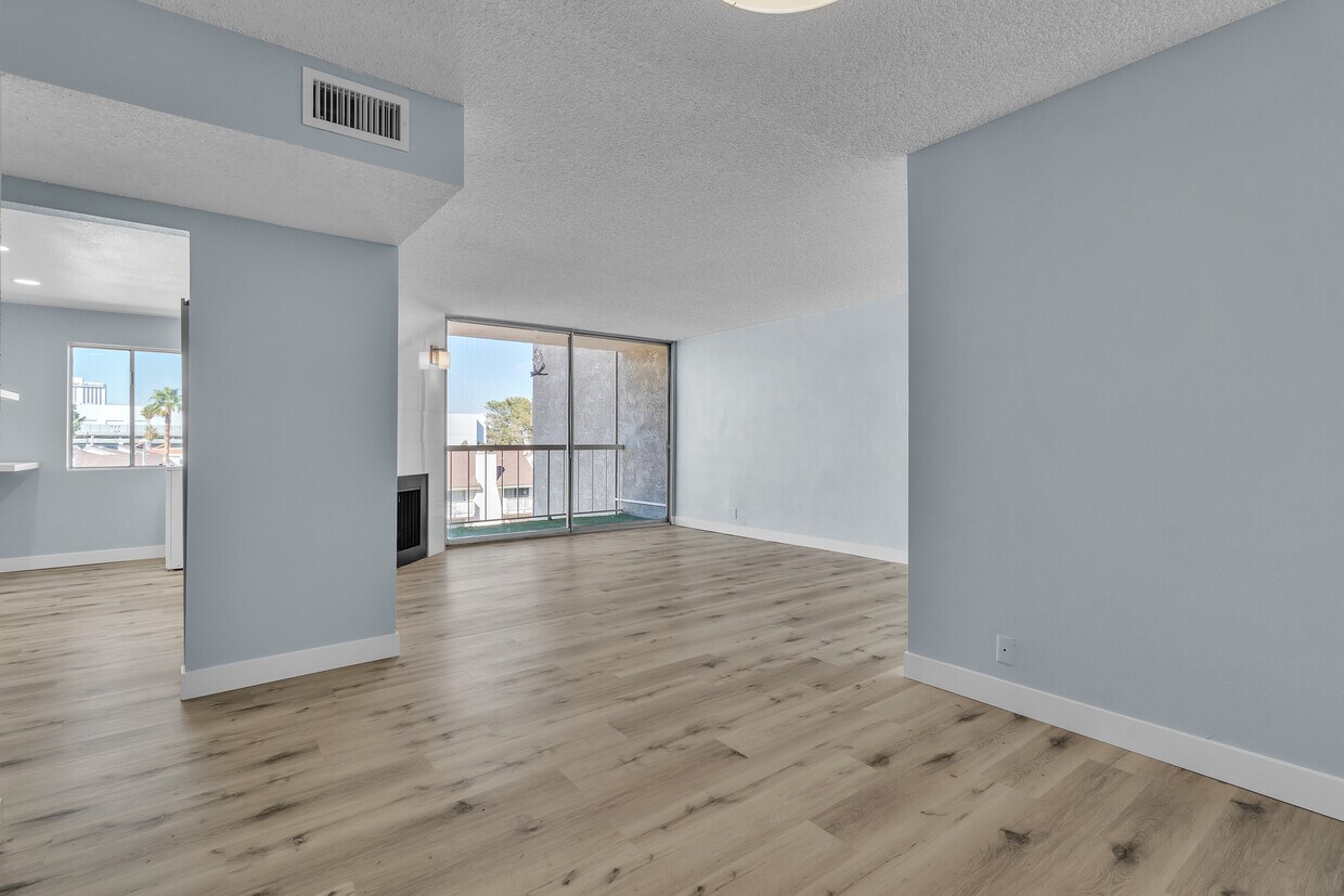 Foto principal - 725 N Royal Crest Cir