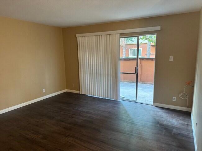 Foto del edificio - 400 N Acacia Ave