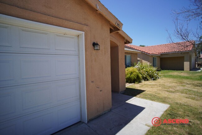Foto del edificio - Three Bedroom Home in South Bakersfield!