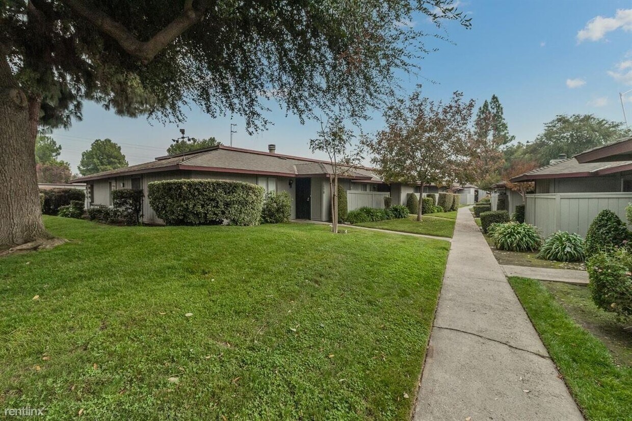 Primary Photo - 4504 N Valentine Ave