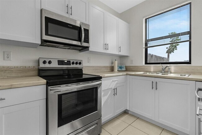 Foto del edificio - 10158 SW 228th Terrace