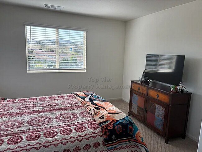 Building Photo - Available NOW! Great deal for 3 bed/3 bath...
