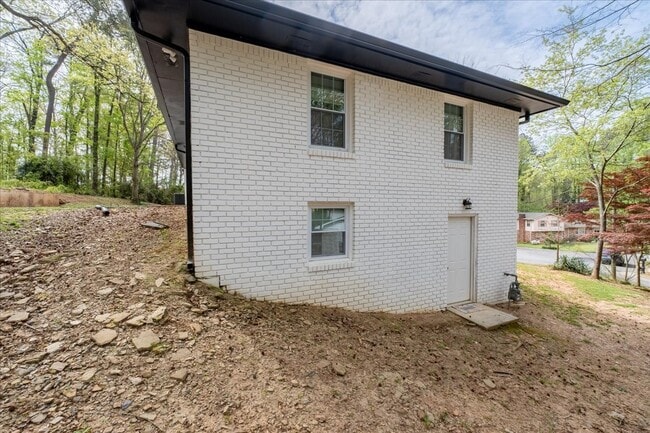 Building Photo - 641 Amber Pl SW