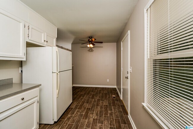 Foto del edificio - 5422 Pine Rd