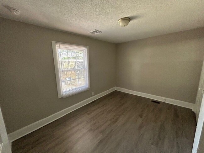 Building Photo - 3 Bedroom House in Tarboro Pets and Sectio...