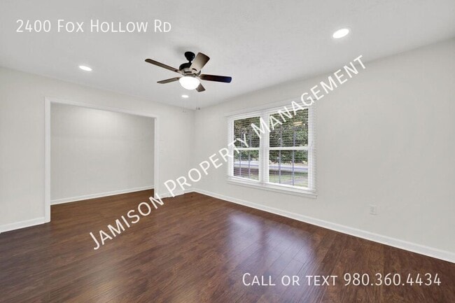 Foto del edificio - 2400 Fox Hollow Rd