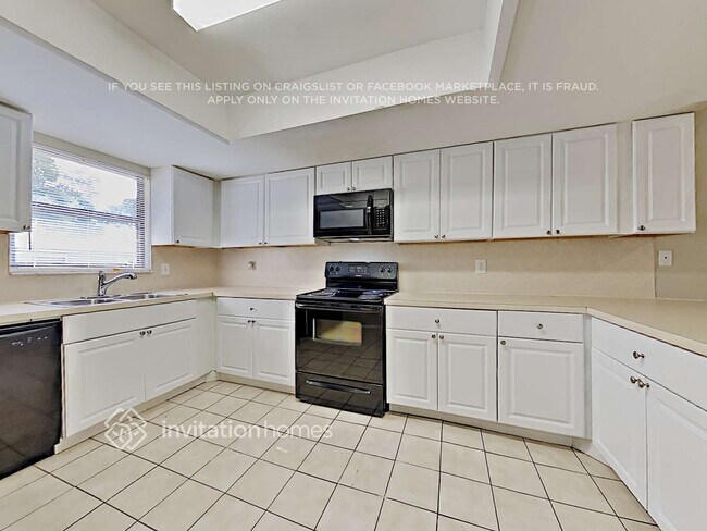 Building Photo - 555 Freeport Ave N