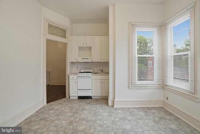 Foto del edificio - 2441 Brown St