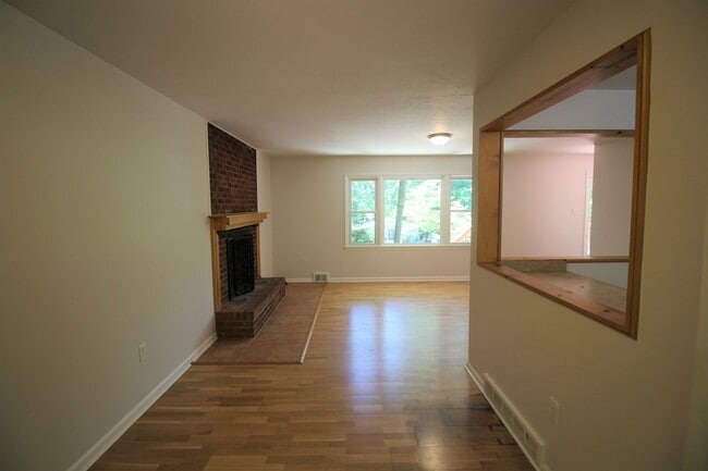 Building Photo - South AVL - 3/2 with Finished Basement!