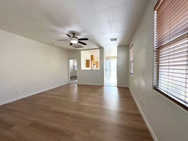 Building Photo - Wonderful 2 story home with 3 bedroom and ...