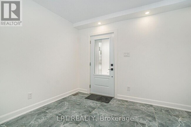 Photo du bâtiment - 2112 Alta Vista Dr
