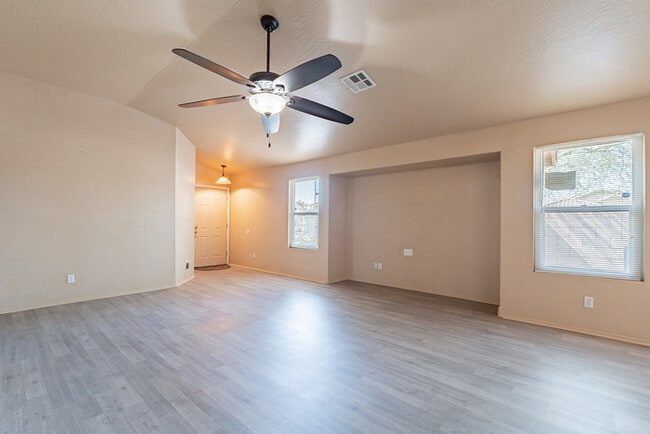 Building Photo - 5409 S 15th Way
