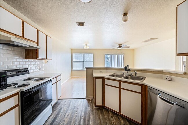 Foto del edificio - 9607 Nightjar Dr