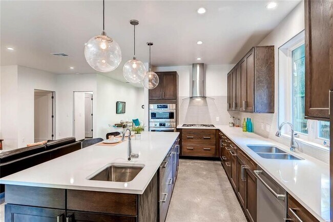 Foto del edificio - 5605 William Holland Ave