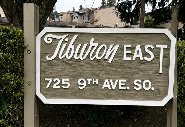 Building Photo - 725 9th Ave S