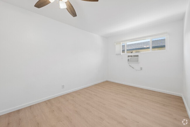 1BR, 1BA - 650SF - Bedroom - 204 W Verdugo Ave