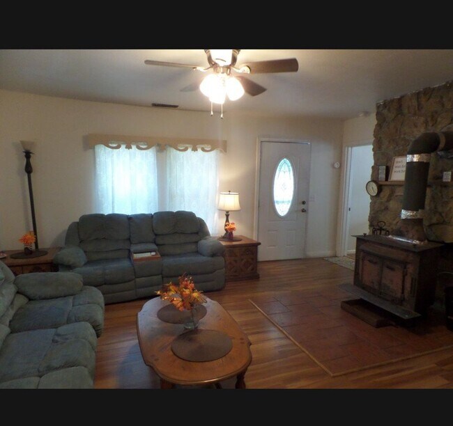Foto del edificio - 627 Jennings Creek Hwy