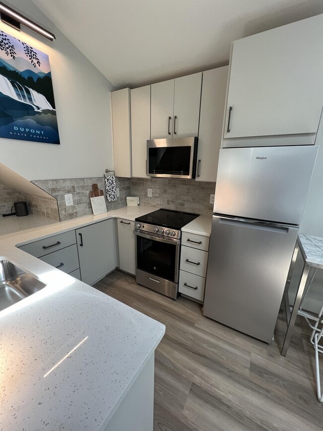 Building Photo - 305 Bel Aire Dr