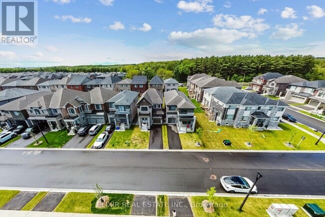 Photo du bâtiment - 3096 Paperbirch Trl