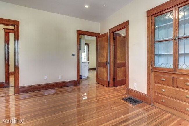 Building Photo - 2 br, 1 bath Apartment - 5 Althea St 1 Unit 1
