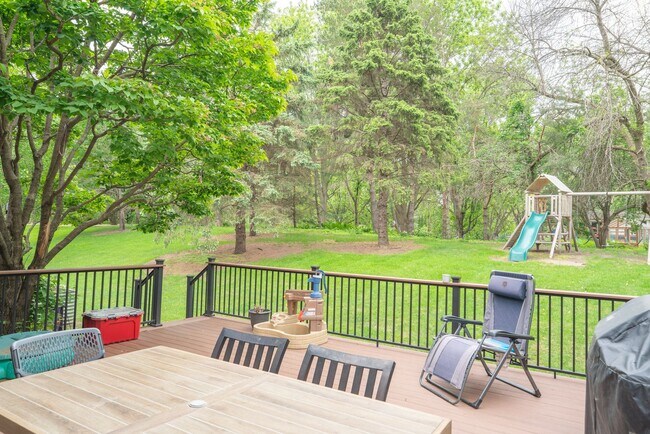 Foto del edificio - Big Beautiful Upscale 4+ Bedroom Residence...