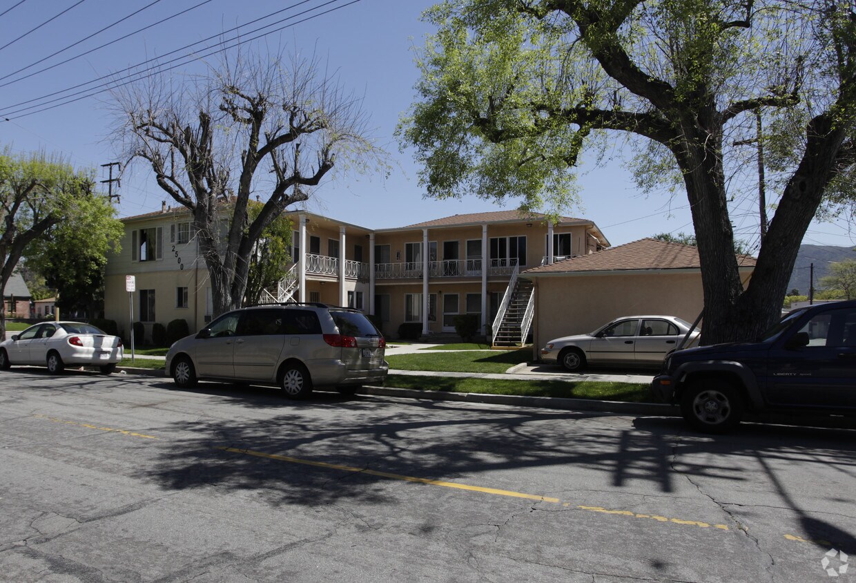 Building Photo - 2500 W Clark Ave