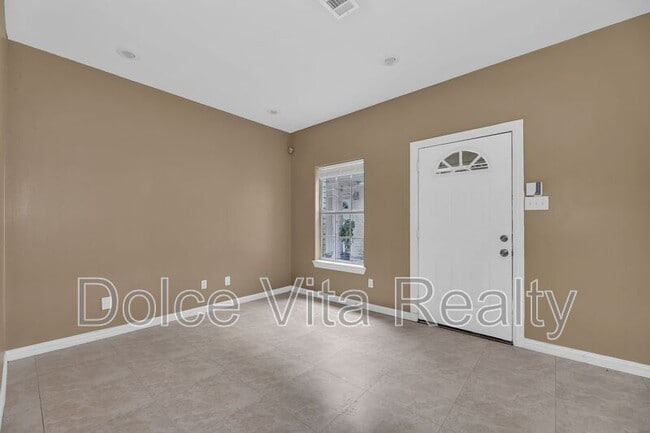 Building Photo - 2102 Kimberly Ln