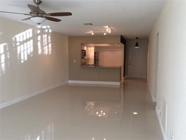 Building Photo - 9937 NW 65th Mnr