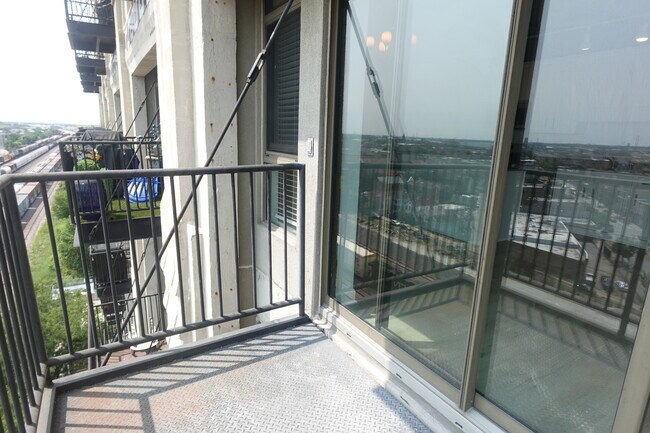 Foto del edificio - 1550 S Blue Island Ave