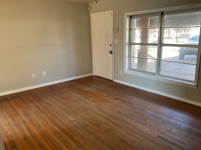 Building Photo - Two bedroom home for rent close to Rose State College
