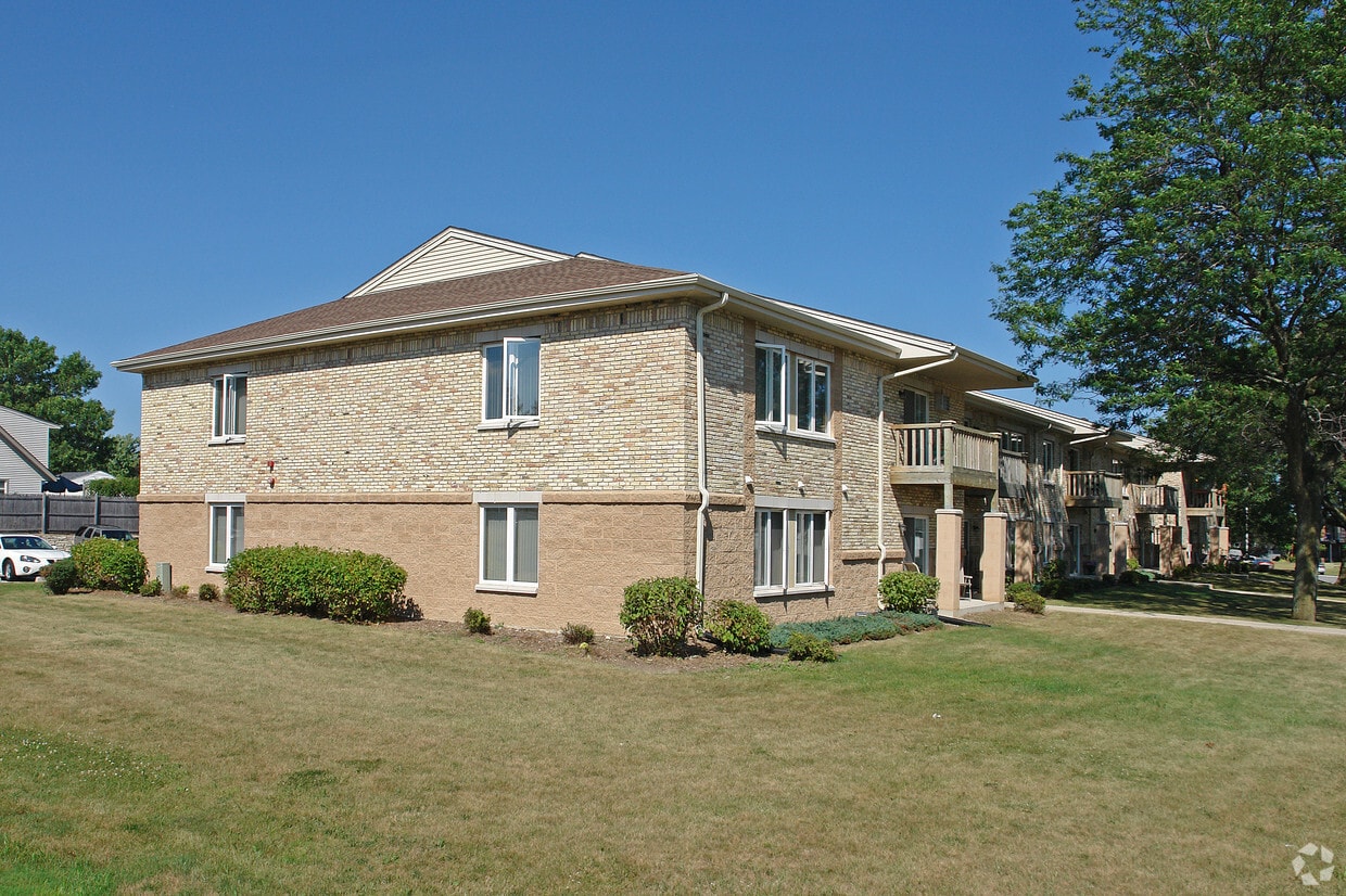 Primary Photo - Biscayne Apartments
