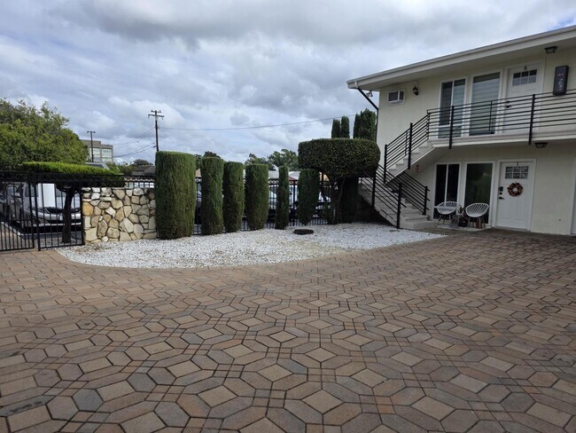 Foto del edificio - 12361 - 12365 El Rey Pl