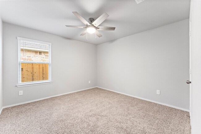 Building Photo - 40491 Gdn Hts Ln