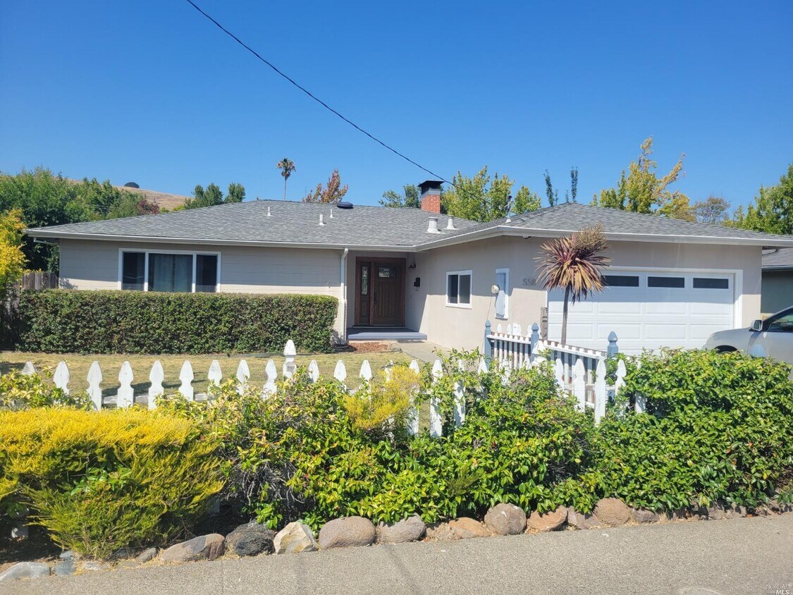 Primary Photo - 558 Tarragon Dr