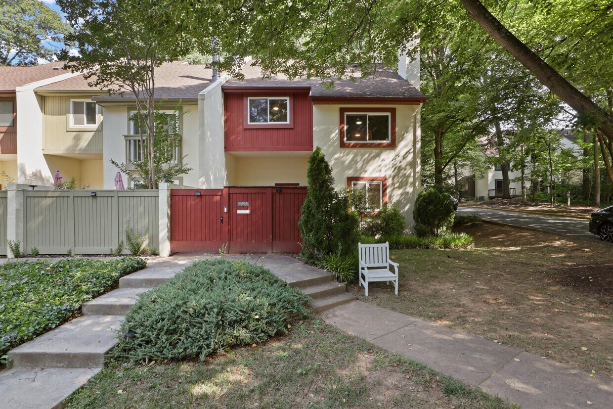 Primary Photo - 1595 Inlet Ct
