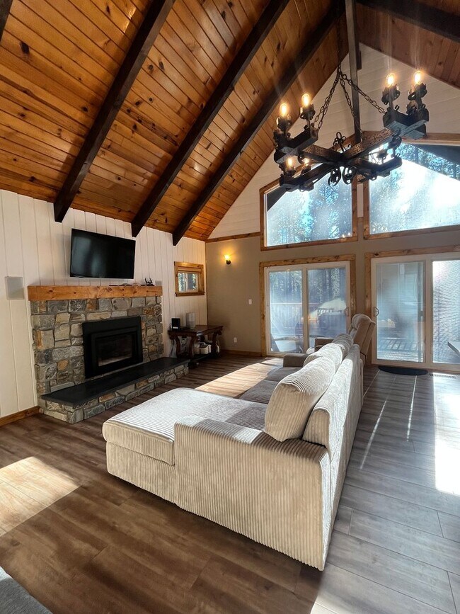 Foto del edificio - Donner Lake Ski Lease 26/27  — Fully Remodeled Home