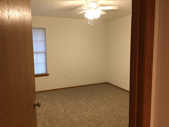Building Photo - 1122 N Missouri Dr