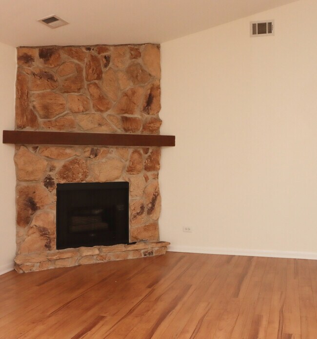 Building Photo - 1735 Chesapeake Ln