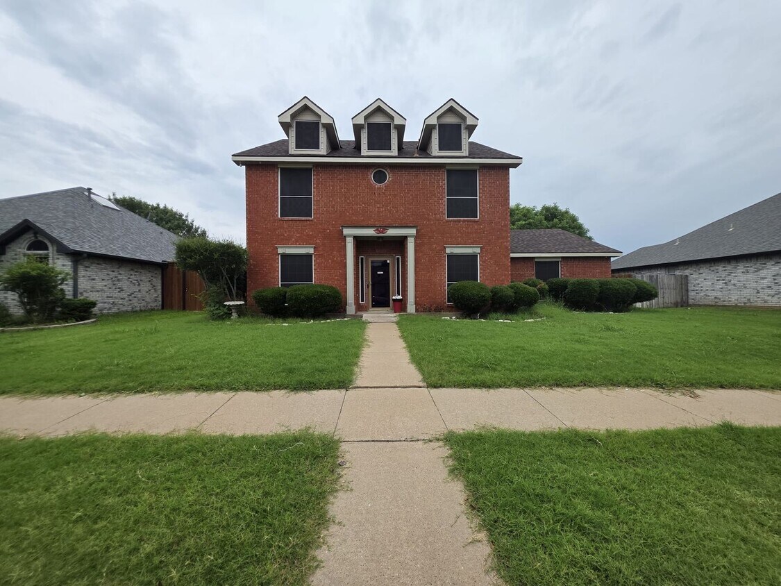Spacious 4-Bedroom Home with Pool & Spa in... - Spacious 4-Bedroom Home with Pool & Spa in...