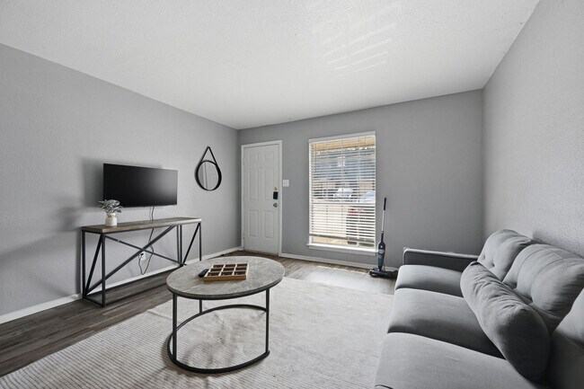 Foto del edificio - 432 W Pioneer Pkwy