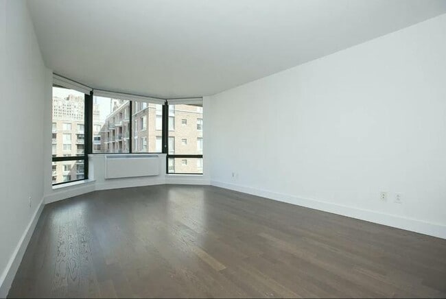 Building Photo - 3 bedroom in New York NY 10004