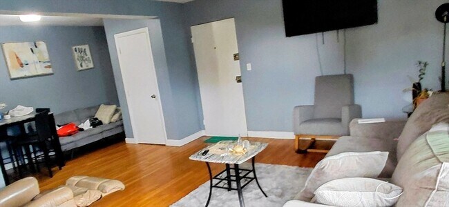 Foto del edificio - 116 Bradlee St