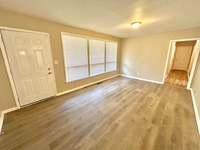 Foto del edificio - 3902 Lakeview Dr NW