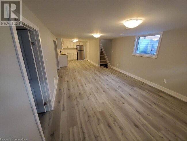 Building Photo - 19 Meadowlark Dr
